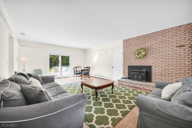 2 Chester Woods Dr, Chester Twp., NJ 07930