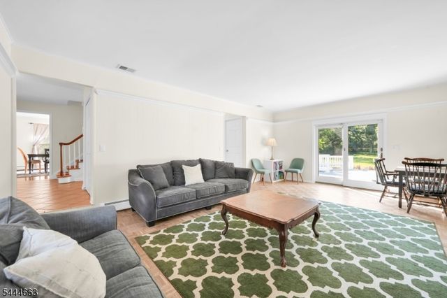 2 Chester Woods Dr, Chester Twp., NJ 07930
