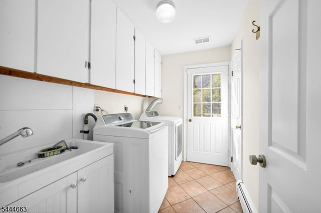 2 Chester Woods Dr, Chester Twp., NJ 07930