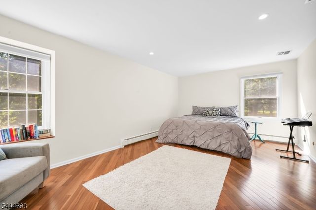 2 Chester Woods Dr, Chester Twp., NJ 07930