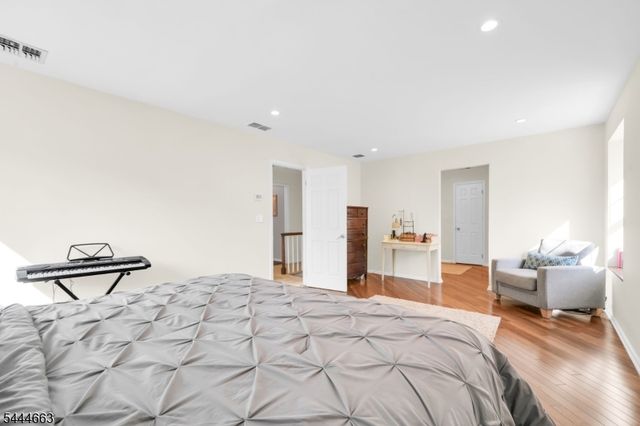 2 Chester Woods Dr, Chester Twp., NJ 07930