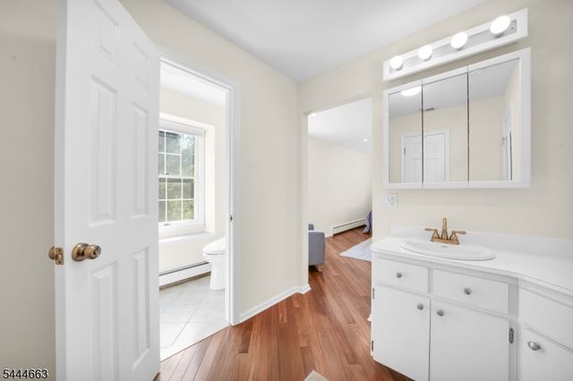 2 Chester Woods Dr, Chester Twp., NJ 07930