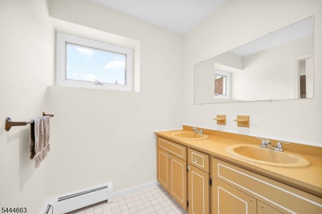 2 Chester Woods Dr, Chester Twp., NJ 07930
