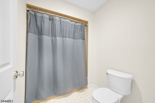 2 Chester Woods Dr, Chester Twp., NJ 07930