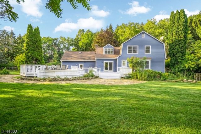 2 Chester Woods Dr, Chester Twp., NJ 07930