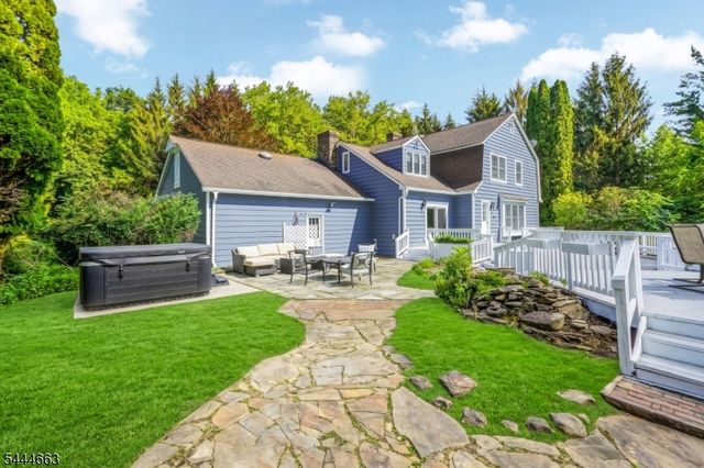 2 Chester Woods Dr, Chester Twp., NJ 07930