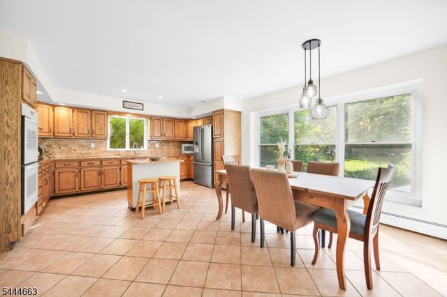 2 Chester Woods Dr, Chester Twp., NJ 07930