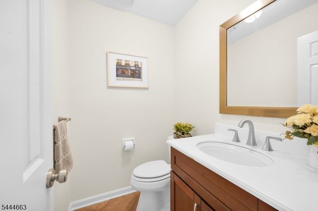 2 Chester Woods Dr, Chester Twp., NJ 07930