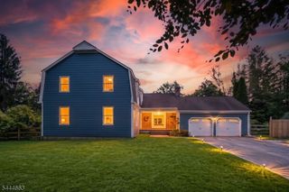2 Chester Woods Dr, Chester Twp., NJ 07930
