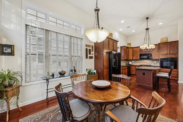 6 Ovation Place, Eastport, NY 11941