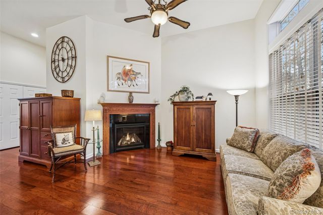 6 Ovation Place, Eastport, NY 11941