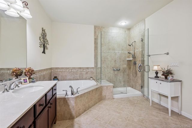 6 Ovation Place, Eastport, NY 11941