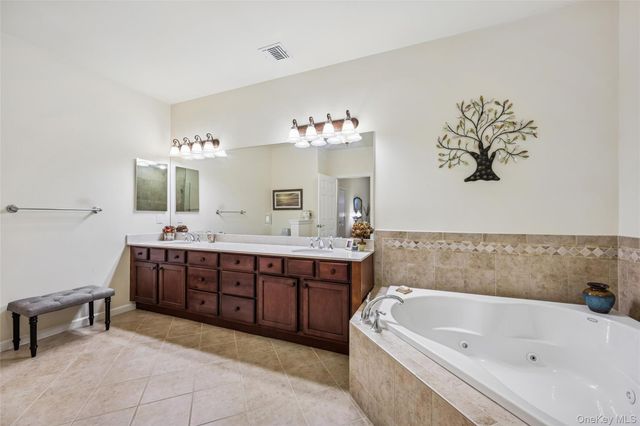 6 Ovation Place, Eastport, NY 11941