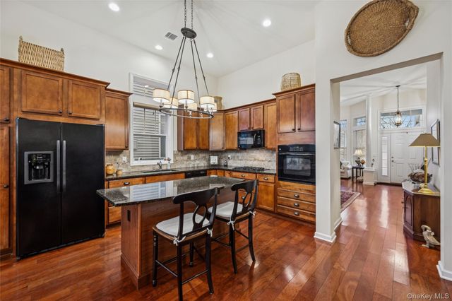 6 Ovation Place, Eastport, NY 11941