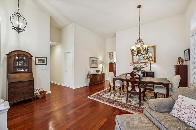 6 Ovation Place, Eastport, NY 11941