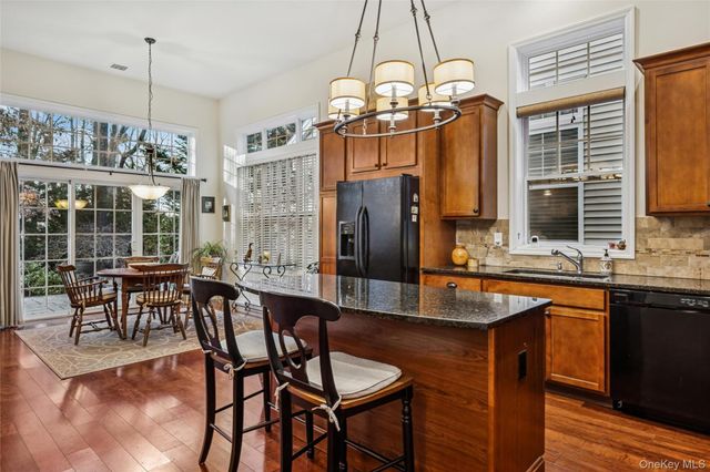 6 Ovation Place, Eastport, NY 11941