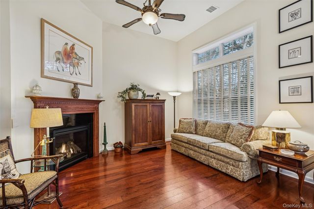 6 Ovation Place, Eastport, NY 11941