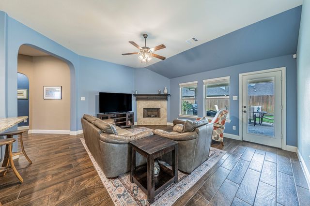 408 Valley Brook Court, Waxahachie, TX 75165