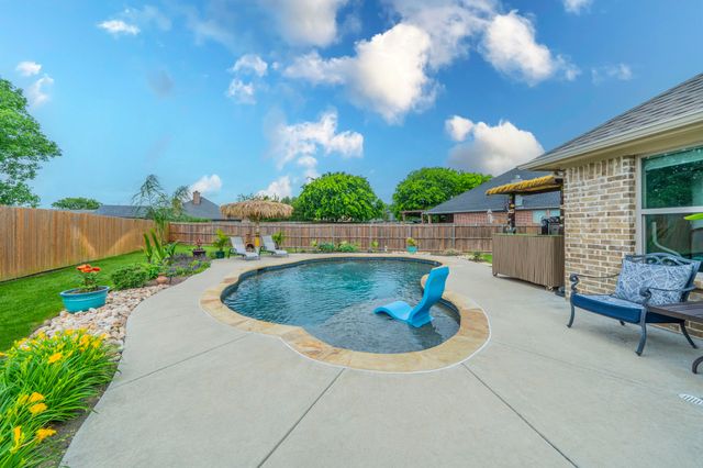 408 Valley Brook Court, Waxahachie, TX 75165