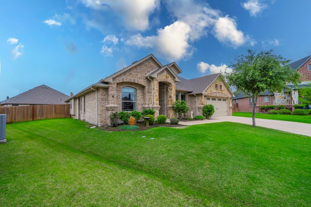 408 Valley Brook Court, Waxahachie, TX 75165