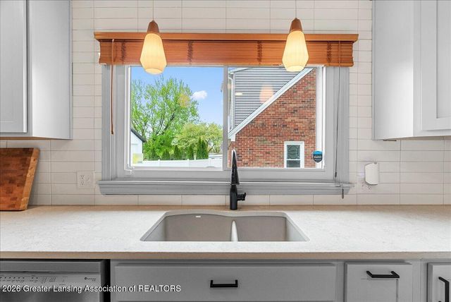 2800 Fernwood Avenue, Lansing, MI 48912