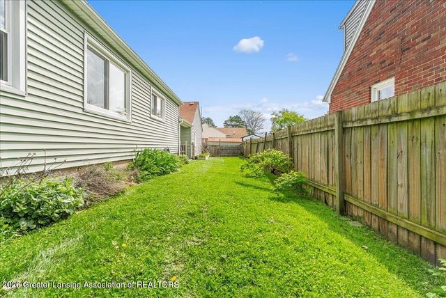 2800 Fernwood Avenue, Lansing, MI 48912