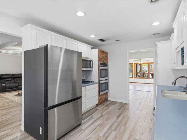 408 Canyon Trail Road, Weatherford, TX 76087