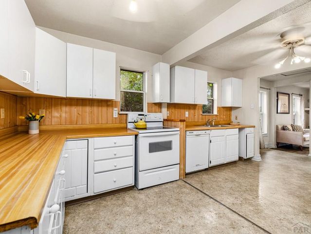 1423 E River St, Pueblo, CO 81001