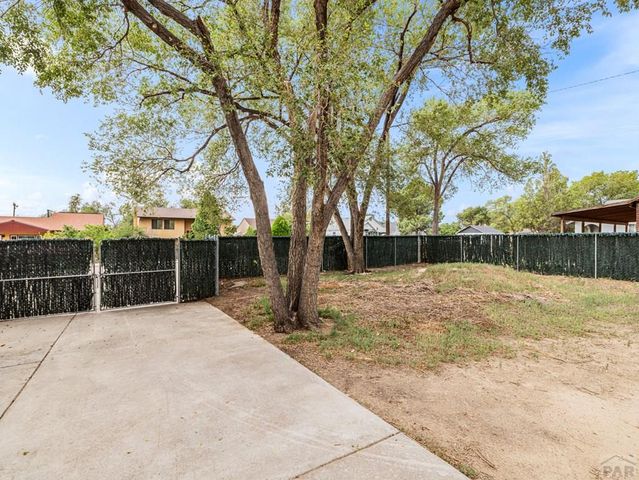 1423 E River St, Pueblo, CO 81001