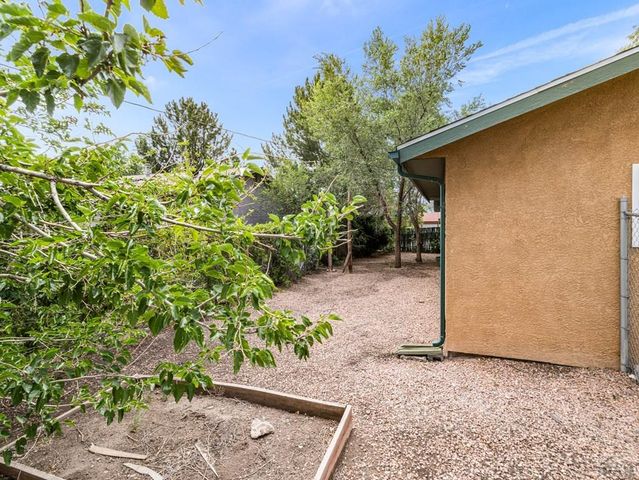 1423 E River St, Pueblo, CO 81001
