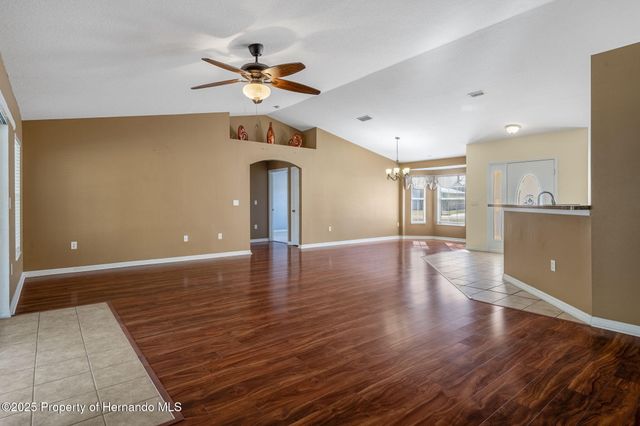 12108 Harris Hawk Road, Weeki Wachee, FL 34614