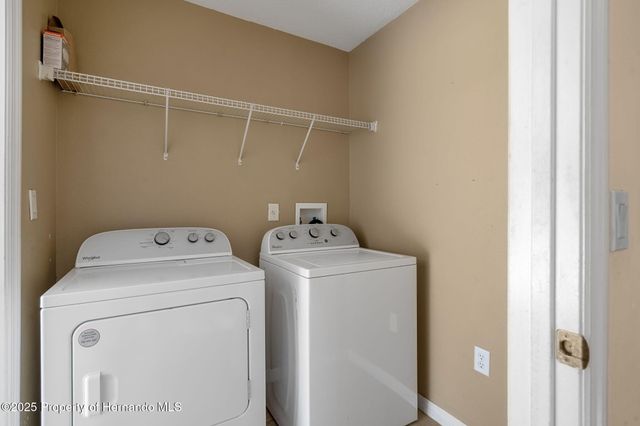 12108 Harris Hawk Road, Weeki Wachee, FL 34614