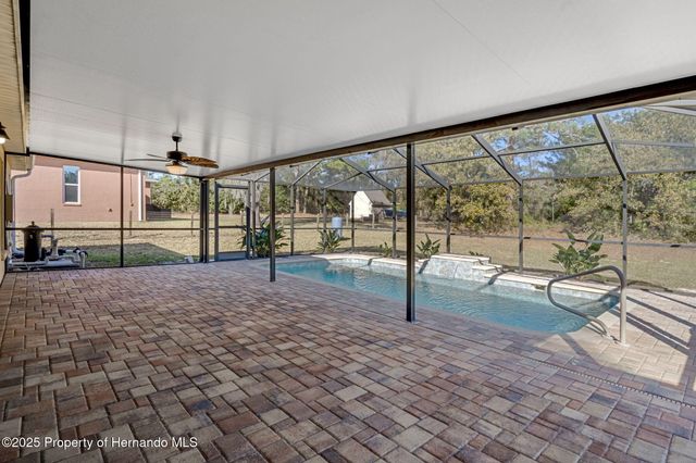 12108 Harris Hawk Road, Weeki Wachee, FL 34614