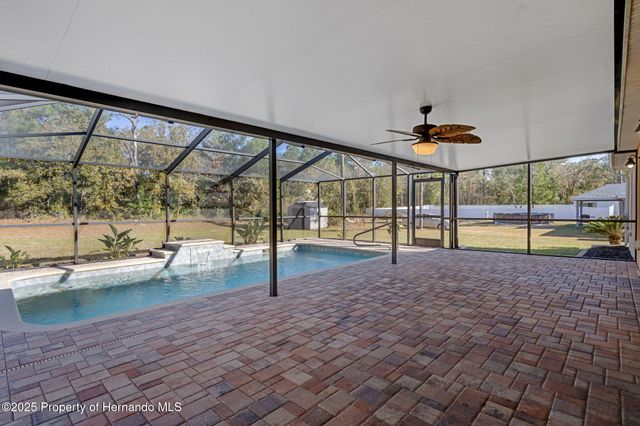 12108 Harris Hawk Road, Weeki Wachee, FL 34614