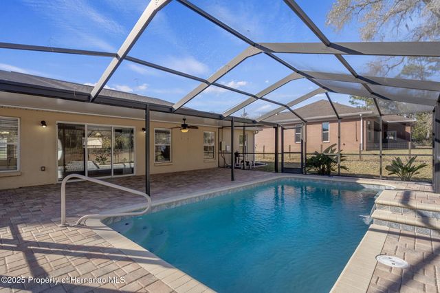 12108 Harris Hawk Road, Weeki Wachee, FL 34614