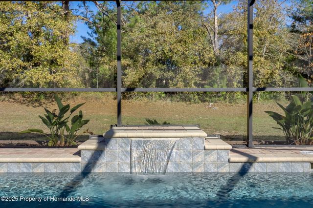 12108 Harris Hawk Road, Weeki Wachee, FL 34614