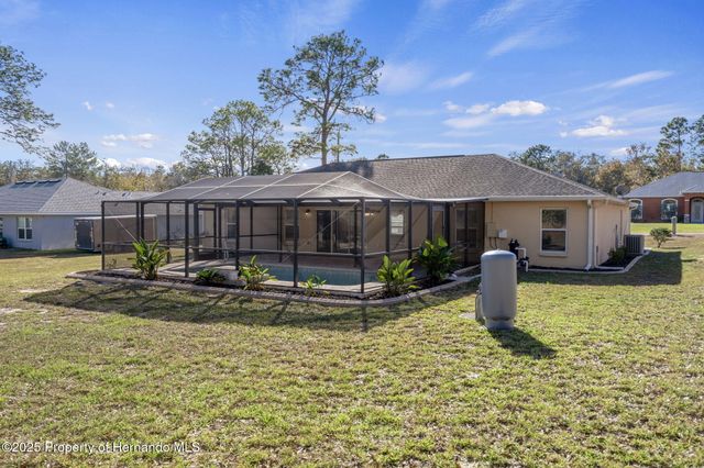 12108 Harris Hawk Road, Weeki Wachee, FL 34614