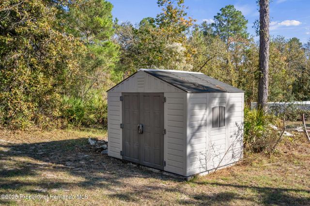 12108 Harris Hawk Road, Weeki Wachee, FL 34614