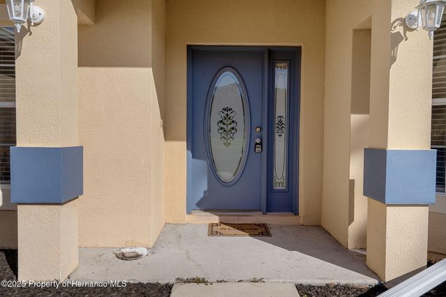 12108 Harris Hawk Road, Weeki Wachee, FL 34614