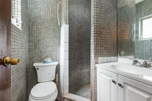 8706 EDNAM PLACE, Tampa, FL 33604