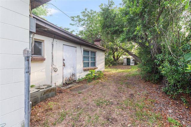 8706 EDNAM PLACE, Tampa, FL 33604