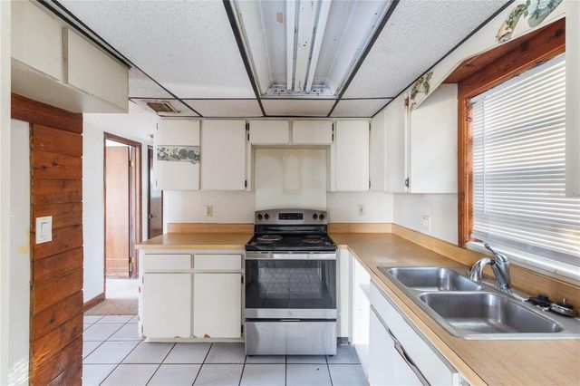 8706 EDNAM PLACE, Tampa, FL 33604