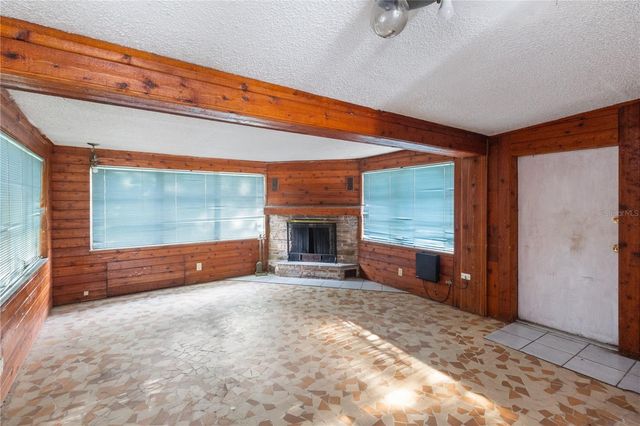 8706 EDNAM PLACE, Tampa, FL 33604