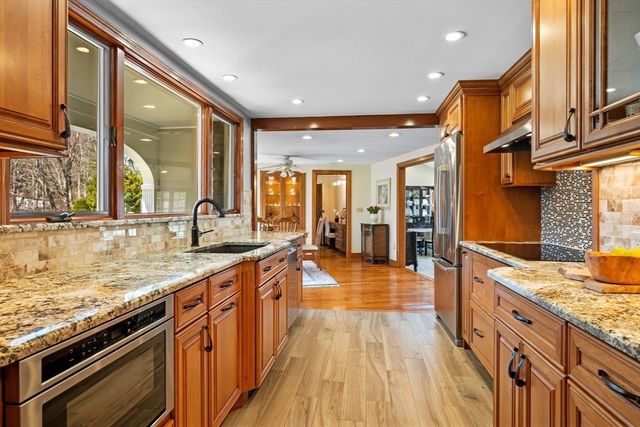 15 Lockwood Ln, Topsfield, MA 01983