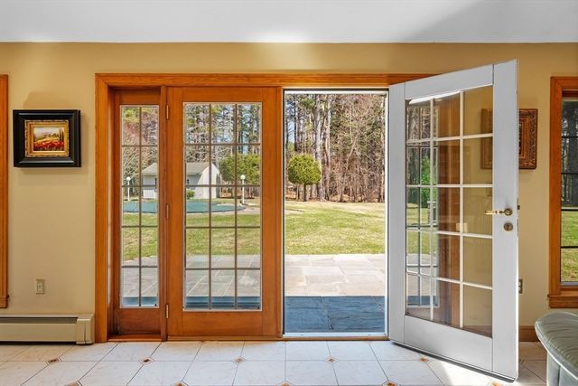 15 Lockwood Ln, Topsfield, MA 01983