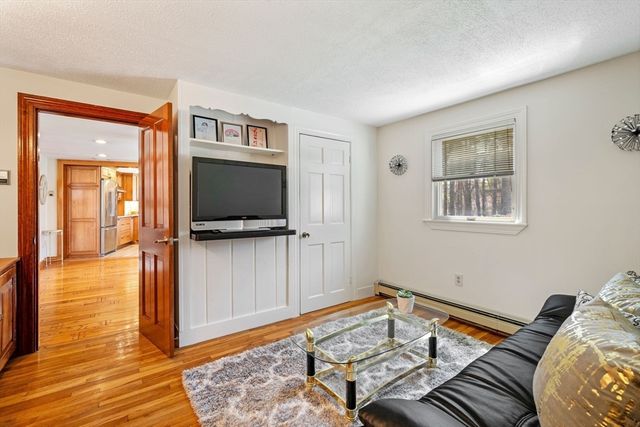 15 Lockwood Ln, Topsfield, MA 01983