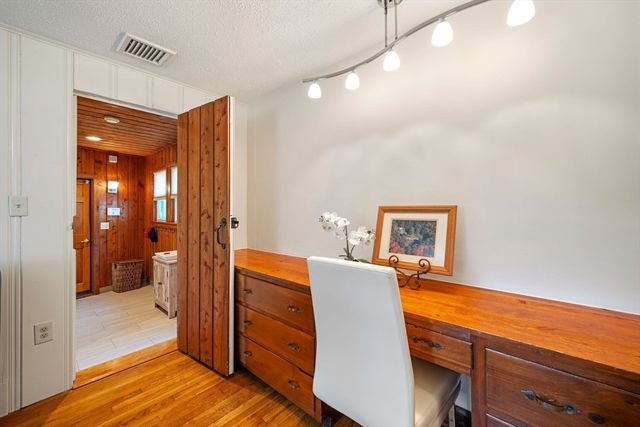 15 Lockwood Ln, Topsfield, MA 01983