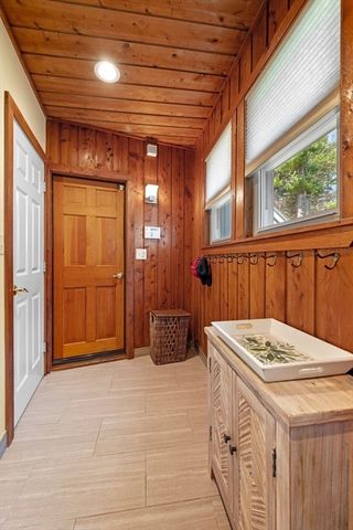 15 Lockwood Ln, Topsfield, MA 01983