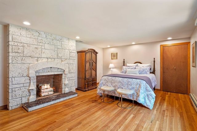 15 Lockwood Ln, Topsfield, MA 01983