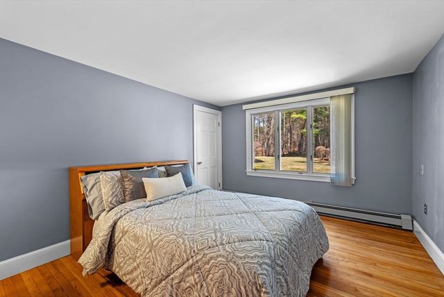 15 Lockwood Ln, Topsfield, MA 01983